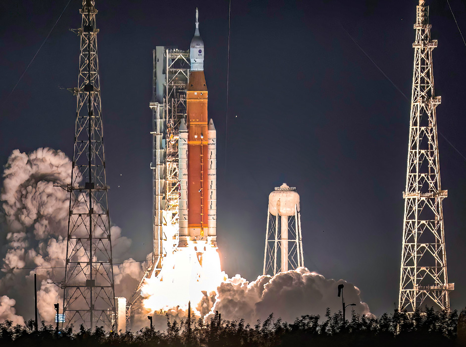 Image of a spaceship launch