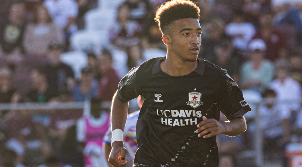 Photo of a professional soccer player in uniform